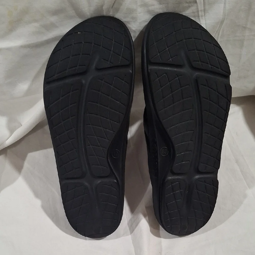 Hurley Women's  Black Flip-Flops Size 13
